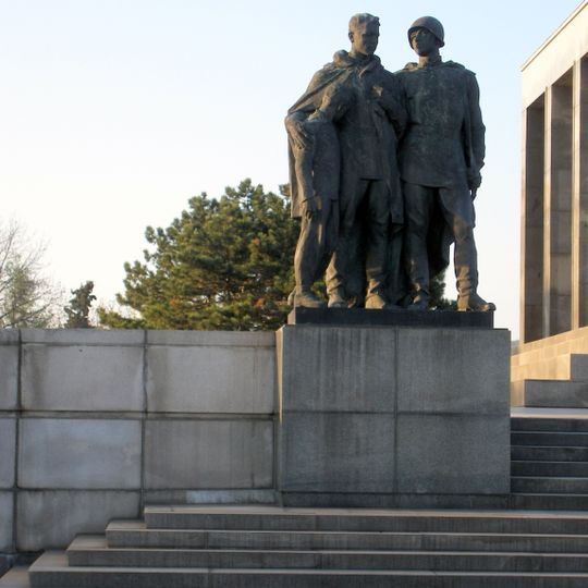 Pamätník Slavín, súsošie I.