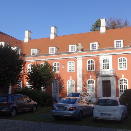 Zweiflügelige Wohnanlage Paul-Michael-Straße 12; 14