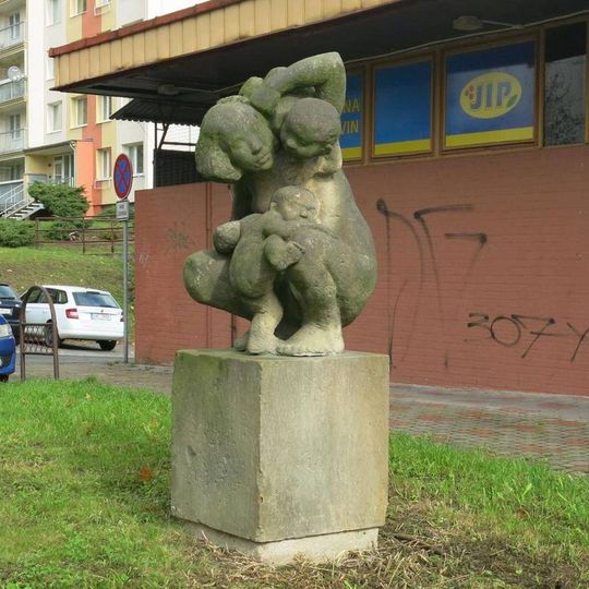 Socha Mateřství v Valdštejnské ulici v Litvínově