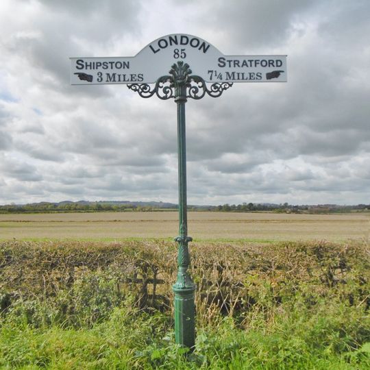 Milepost At Grid Reference Sp 2535 4536