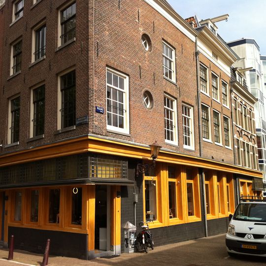 Pand met 18e-eeuwse gevel onder 19e-eeuwse rechte lijst