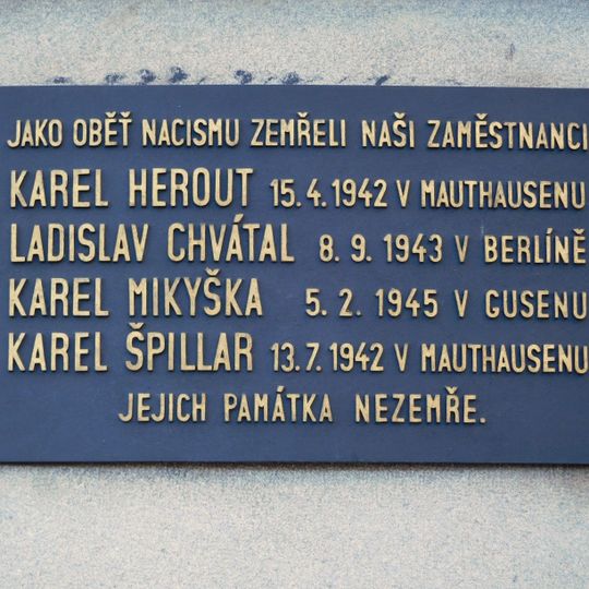 Plaque to Nazi victims at Senovážné náměstí 14