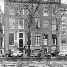 Twee huizen, de eerste met twee traveeën en eentje met 4 traveeën