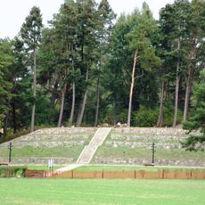 Cmentarz wojenny z I wojny światowej, ok. 2,5 km na południe od wsi