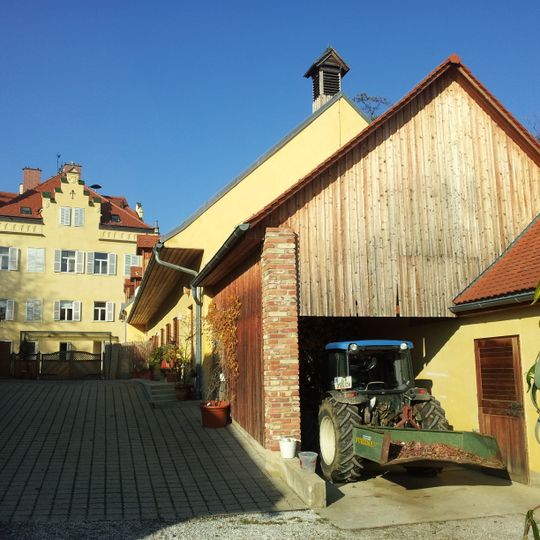 Tennengebäude bei Schloss Lustbühel