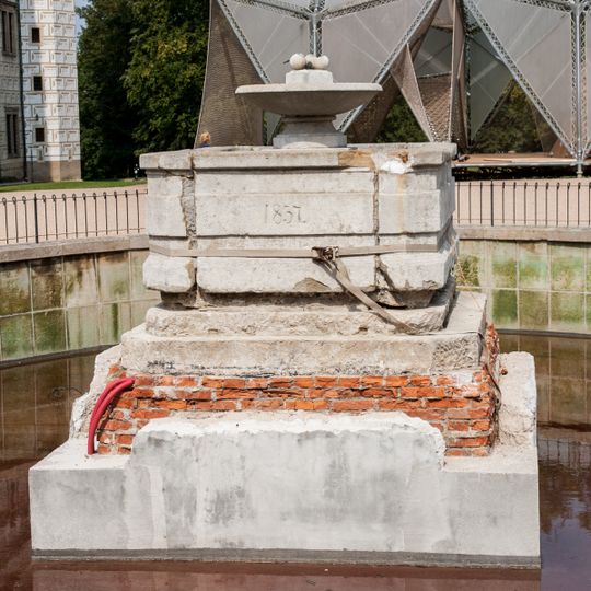 Kašna na horním nádvoří zámku v Litomyšli