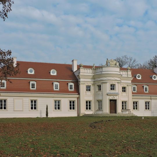 Pałac, Opoczyńska 2 w Rusinowie