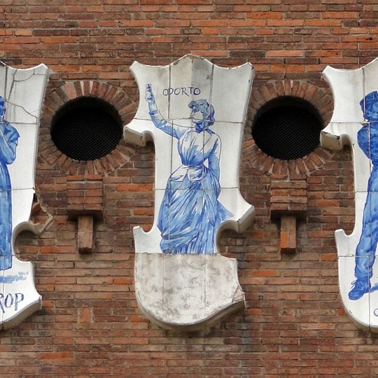 Escuts del Castell dels Tres Dragons