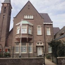 Pastorie van de Sint-Adrianuskerk