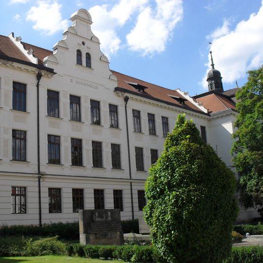 Budova Gymnázia Benešov, Husova 470