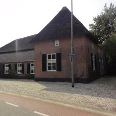 Boerderij, middenlangsdeeltype, met T-huis