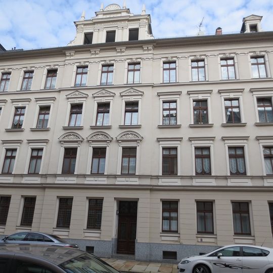 Mietshaus in geschlossener Bebauung Holbeinstraße 35