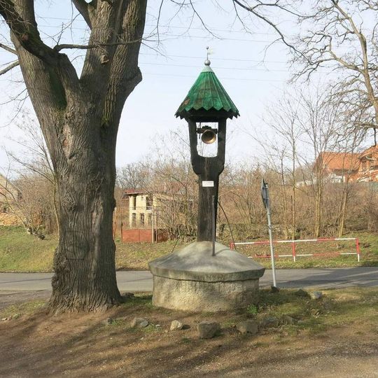 Zvonička v Hlavní ulici ve Vodochodech