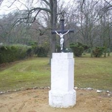 Kříž u hřbitova v Chloumku