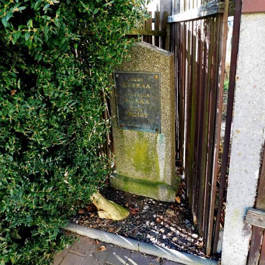 Pomníček obětem Květnové revoluce v Uličce ve Stránčicích