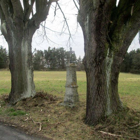 Kříž severně od Nalžovských Hor u Hřebenů