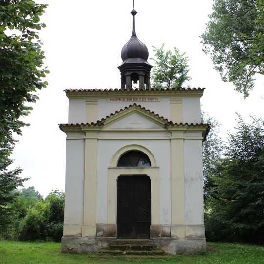 Kaplička ve středu Sušna