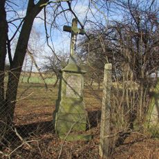 Kříž na západním okraji Nové Bukové u cesty k železniční zastávce