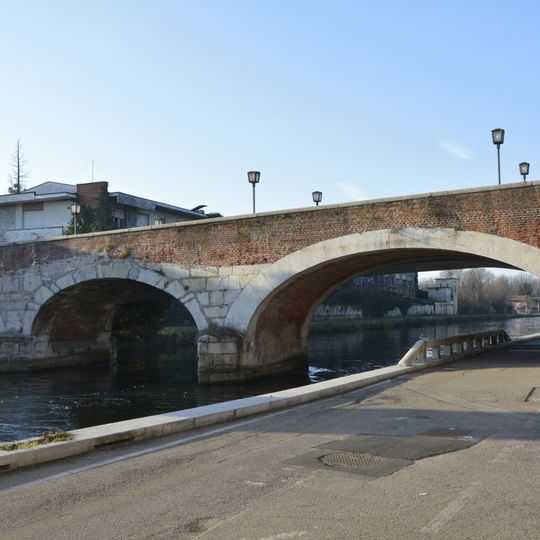 Ponte antico sul Naviglio Grande
