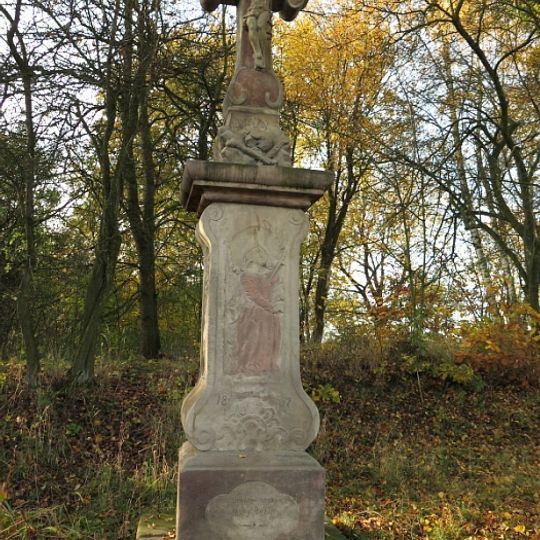 Sloup se sousoším - kříž se sochami dvou andělů