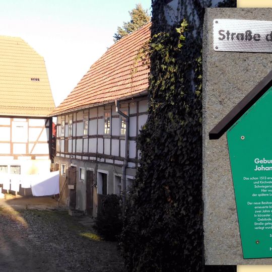 Wohnstallhaus und Seitengebäude eines Vierseithofes Straße des Friedens 32