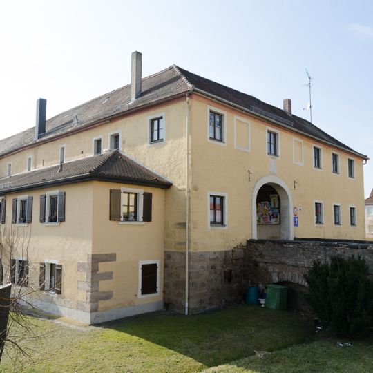 Sogenanntes Oberes Tor, Tor- und Wohnhaus, Teil der ehemaligen Torburg und Barbakane