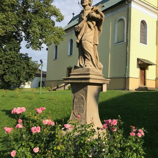 Socha svatého Jana Nepomuckého u kostela sv. Vavřince