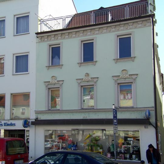 Wohn- und Geschäftshaus