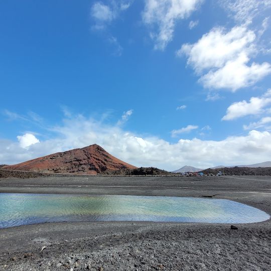 Playa Montaña Bermeja
