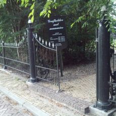 Hervormde kerk, hekwerk met toegangspoorten