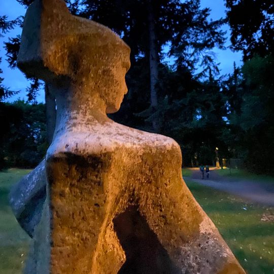 Dziewczyna w długiej sukni