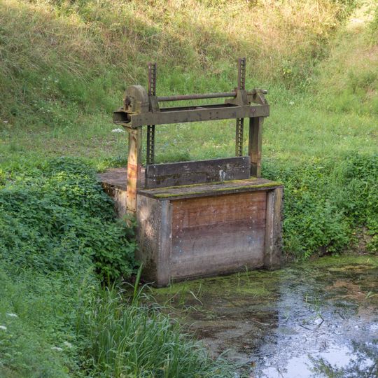 Schütz an der Staatstraße NM18
