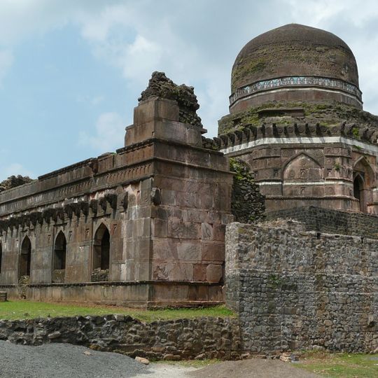 Dai ki Chotti Behen ka Mahal