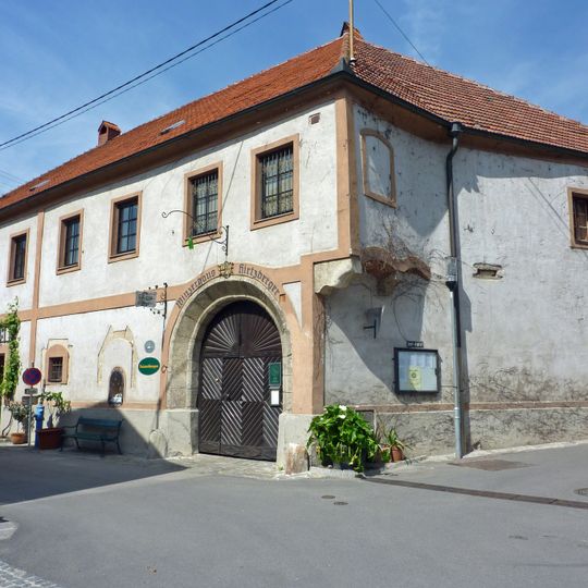 Bürgerhaus mit Wirtschaftsgebäude