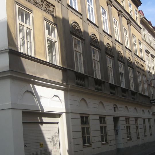 Miethaus, Hotel Graf Stadion