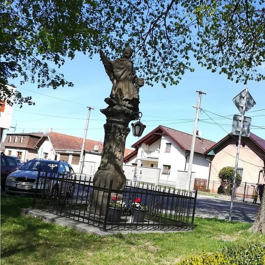 Socha sv. Jána Nepomuckého, podstavec s reliéfom