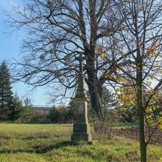 Kříž ve Studené Loučce nad gruntem