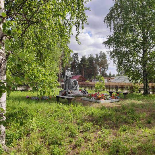 Братская могила советских воинов