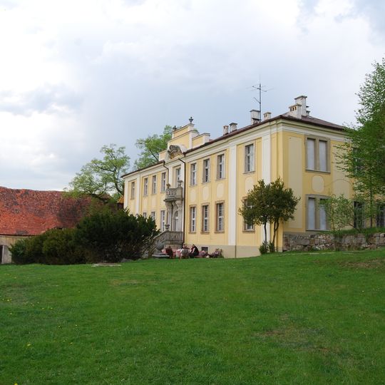 Lenno Palace in Łupki