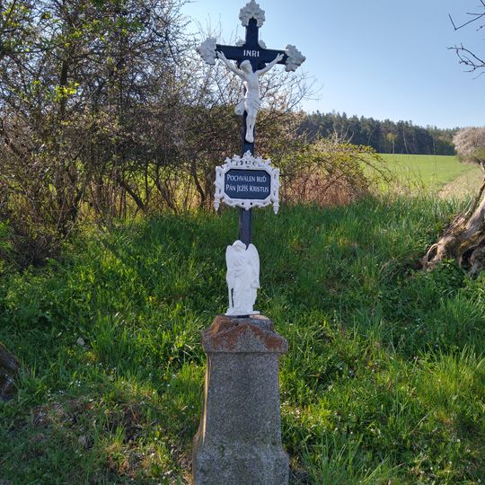 Kříž mezi Jezvinou a Oním Světem