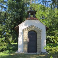 Kaple v Dačicích v zámeckém parku