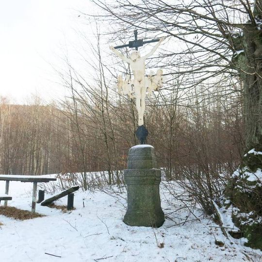 Kříž u cesty jihovýchodně od Bílého Potoka