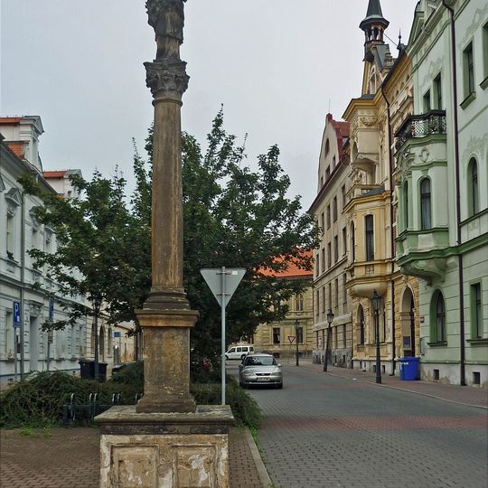 Sloup svatého Jana Nepomuckého na Smetanově náměstí v Žatci