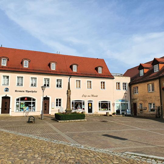 Wohnhaus in geschlossener Bebauung und in Ecklage Marktplatz 1