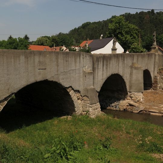 Most přes Bakovský potok v Sazené