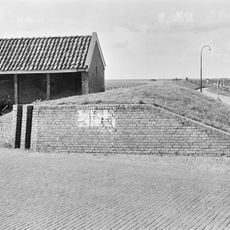 Eenvoudig gebouwtje aan de voormalige haveningang