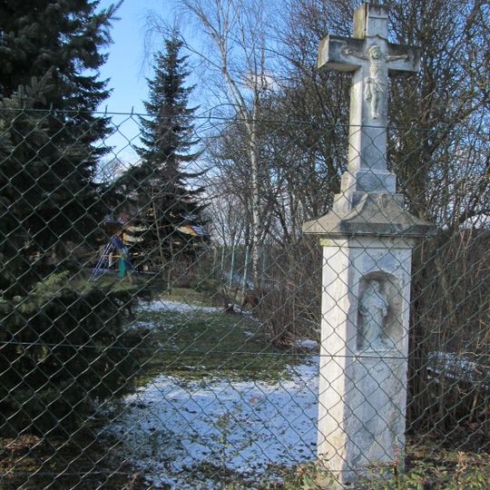 Kříž ve Hvížďalce v zahradě