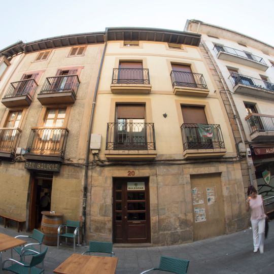 Atzeko kalea 20 etxea