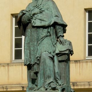 Statue du cardinal Fesch