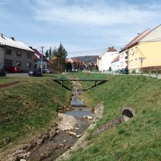 Lávka přes Klanečnici ve Strání mezi ulicemi Závodí a Podsedky